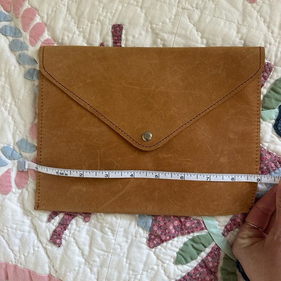 Gorgeous Fashionable leather clutch - Picture 5 of 6